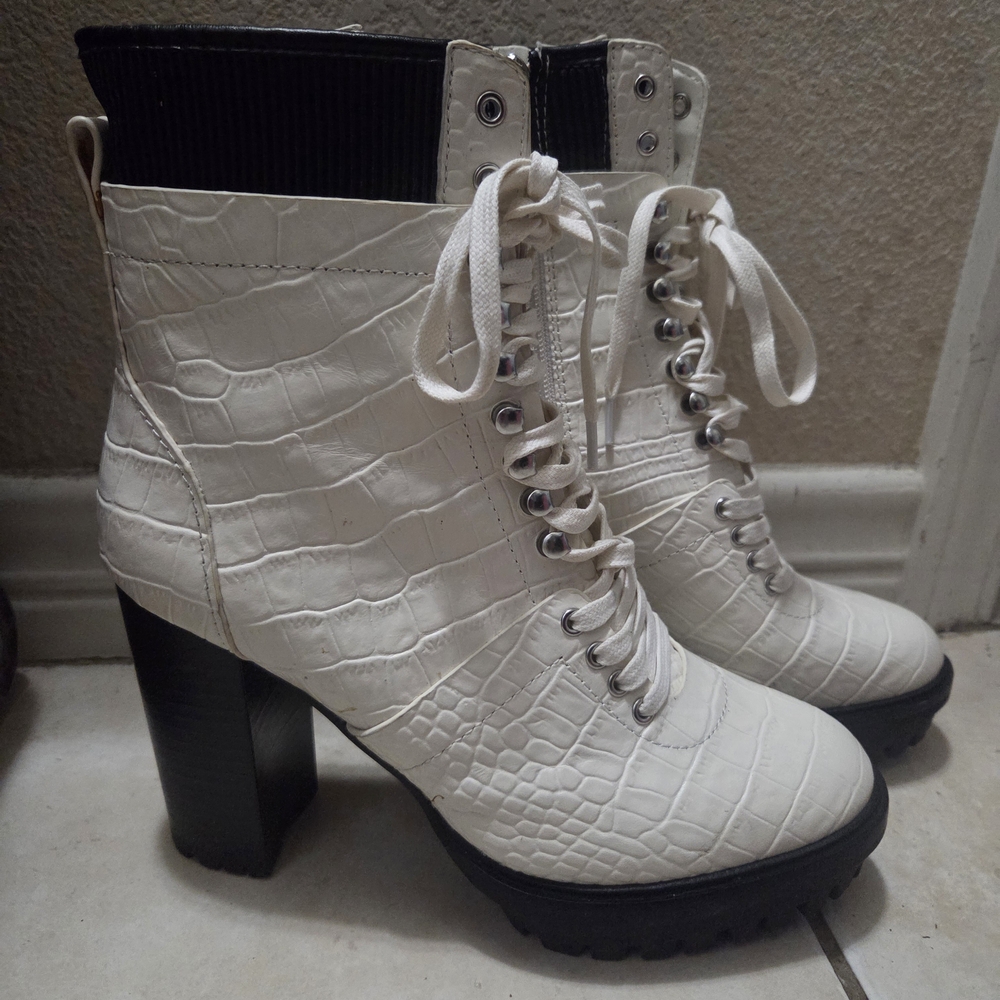 Vince Camuto White Croc-Embossed Lace-Up Chunky Heel Ankle Boots